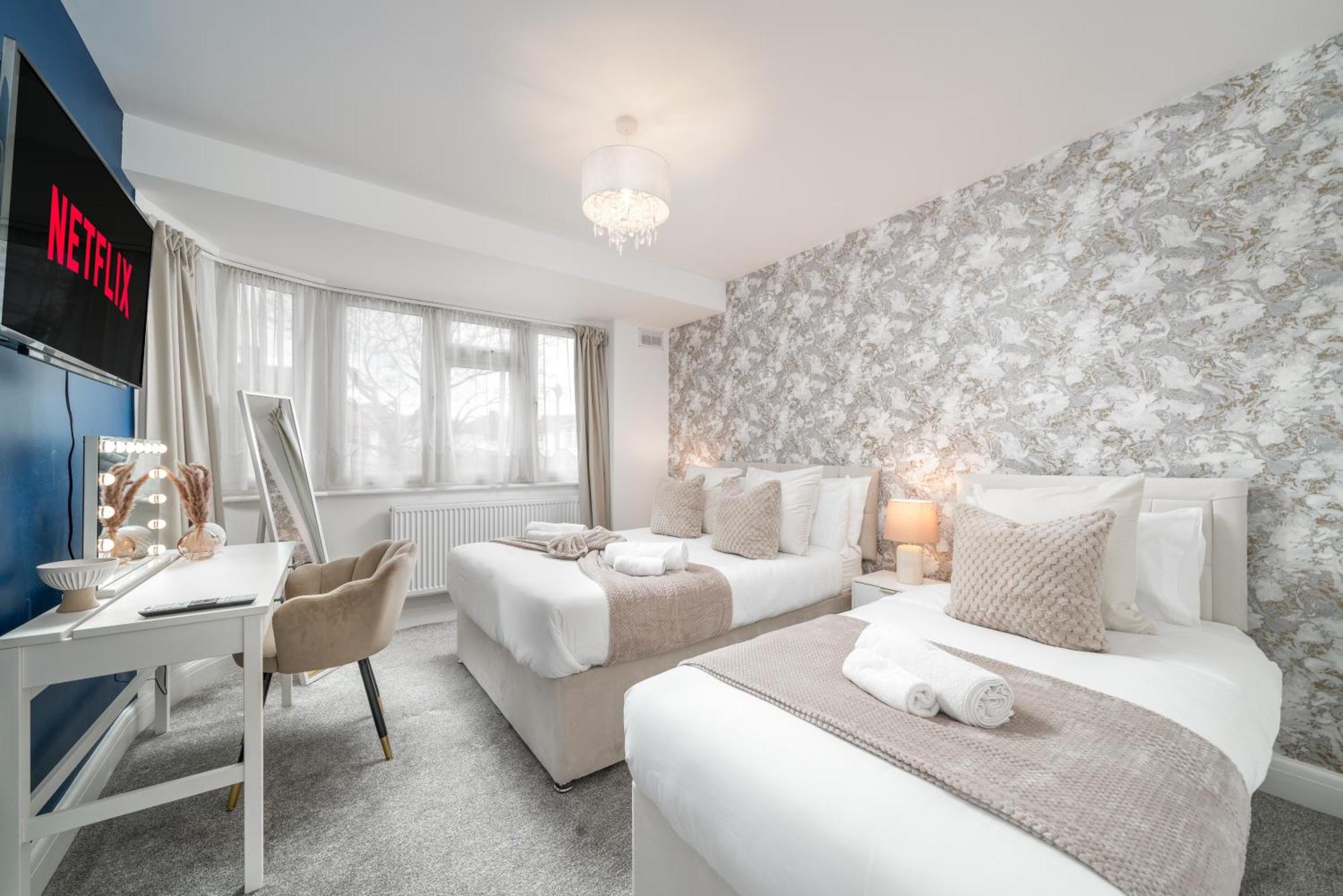 Lux 3Bed Near Wembley With Parking By Oceana Group - Sleeps 8 Apartment Harrow Exterior photo